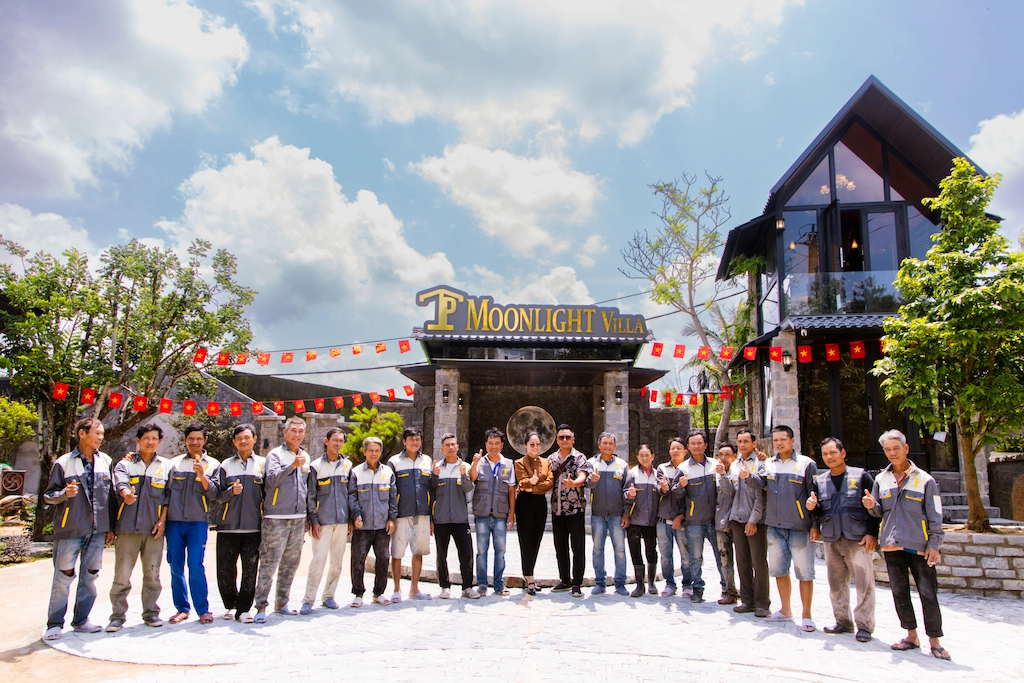 Đội ngũ thi công xây dựng chuyên nghiệp của Xây Dựng Tú Phương tại Huế